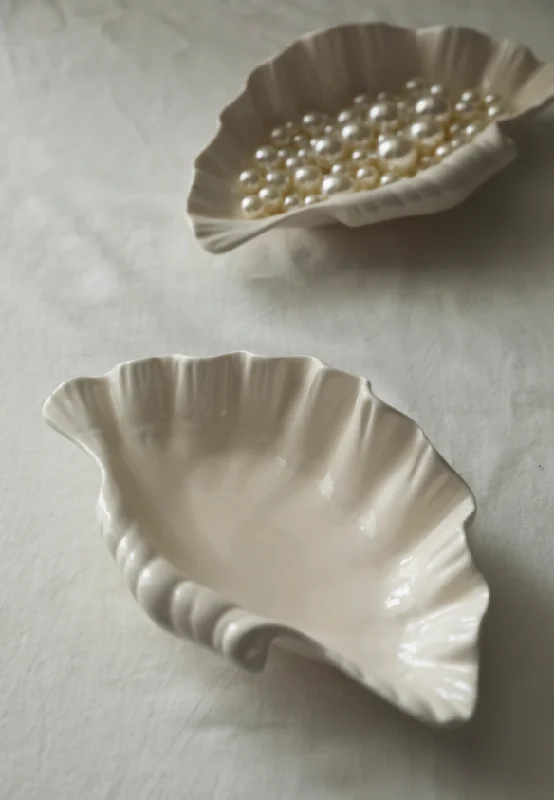 Festive Christmas tableware-Seashell Ceramic Dish